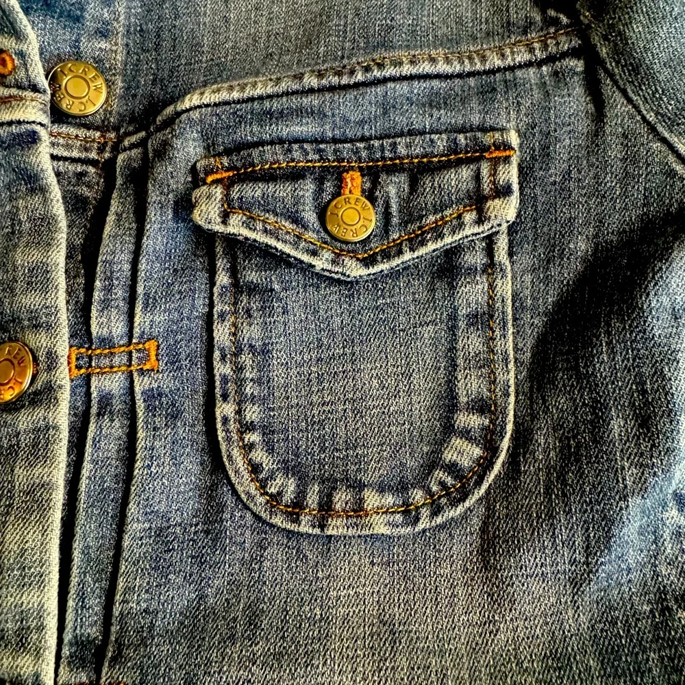 J.Crew-denim 98% cotton 2% spandex med.wash jacket with 4 pockets.Size XS